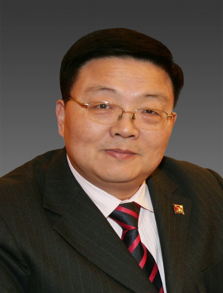 肖  偉