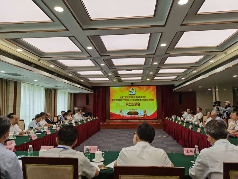 共產(chǎn)黨員是用“特殊材料”做成的人.jpg