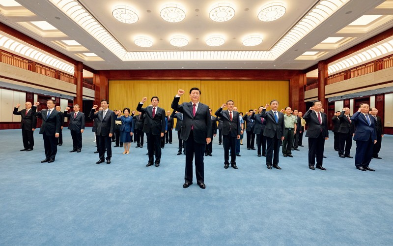 2021年6月18日，黨和國家領導人習近平、李克強、栗戰(zhàn)書、汪洋、王滬寧、趙樂際、韓正、王岐山等在中國共產黨歷史展覽館參觀“‘不忘初心、牢記使命’中國共產黨歷史展覽”。這是參觀結束后，習近平帶領黨員領導同志一起重溫入黨誓詞。.jpg