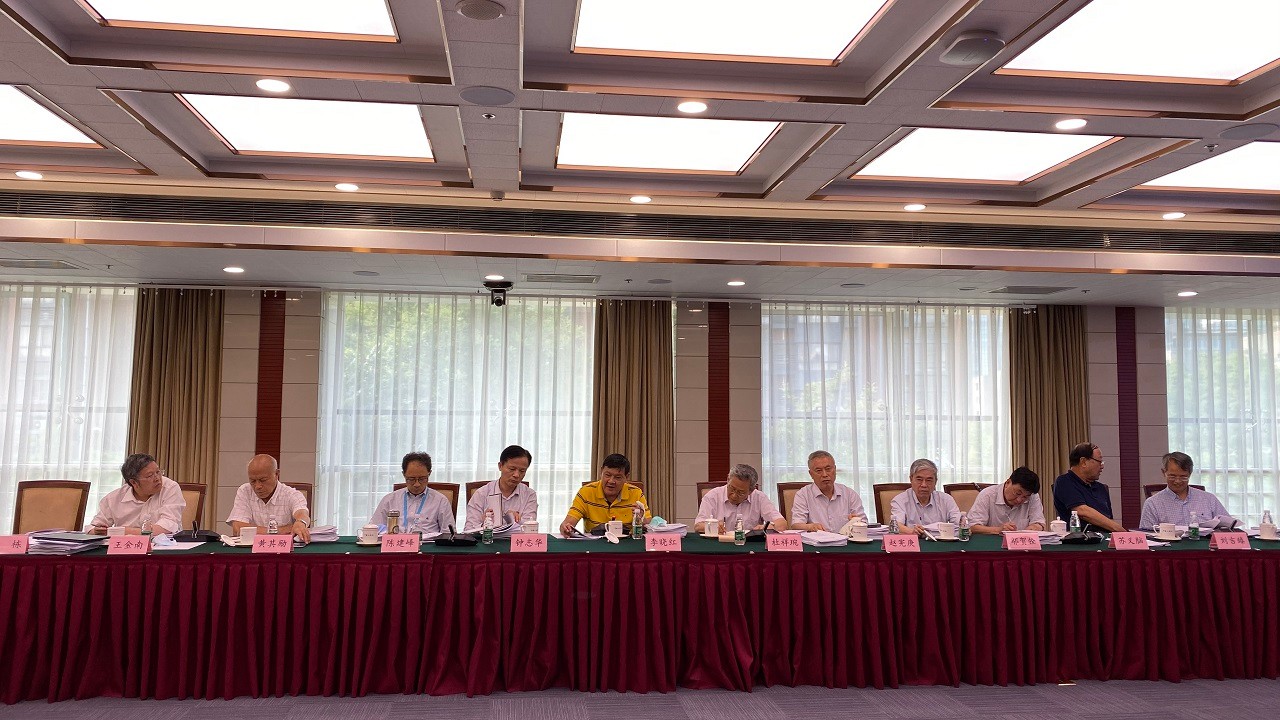“我國碳達(dá)峰、碳中和戰(zhàn)略及路徑研究”項目中期研討會在中國工程院召開2.jpg