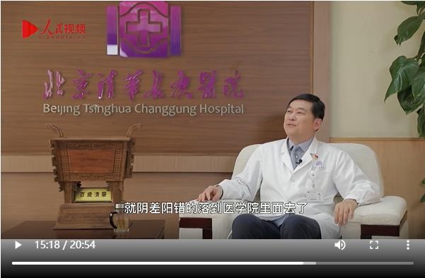 董家鴻講述從醫(yī)之路。.jpg