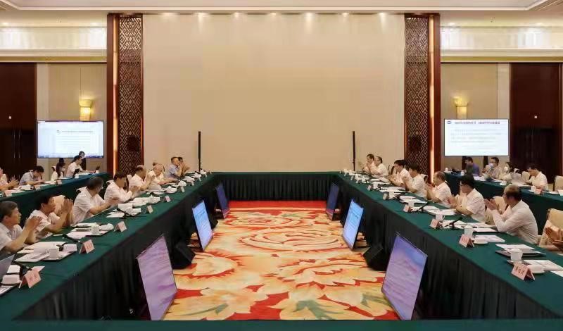 中國(guó)工程院與廣西壯族自治區(qū)人民政府舉行工作懇談會(huì)并簽署戰(zhàn)略合作協(xié)議1.jpg
