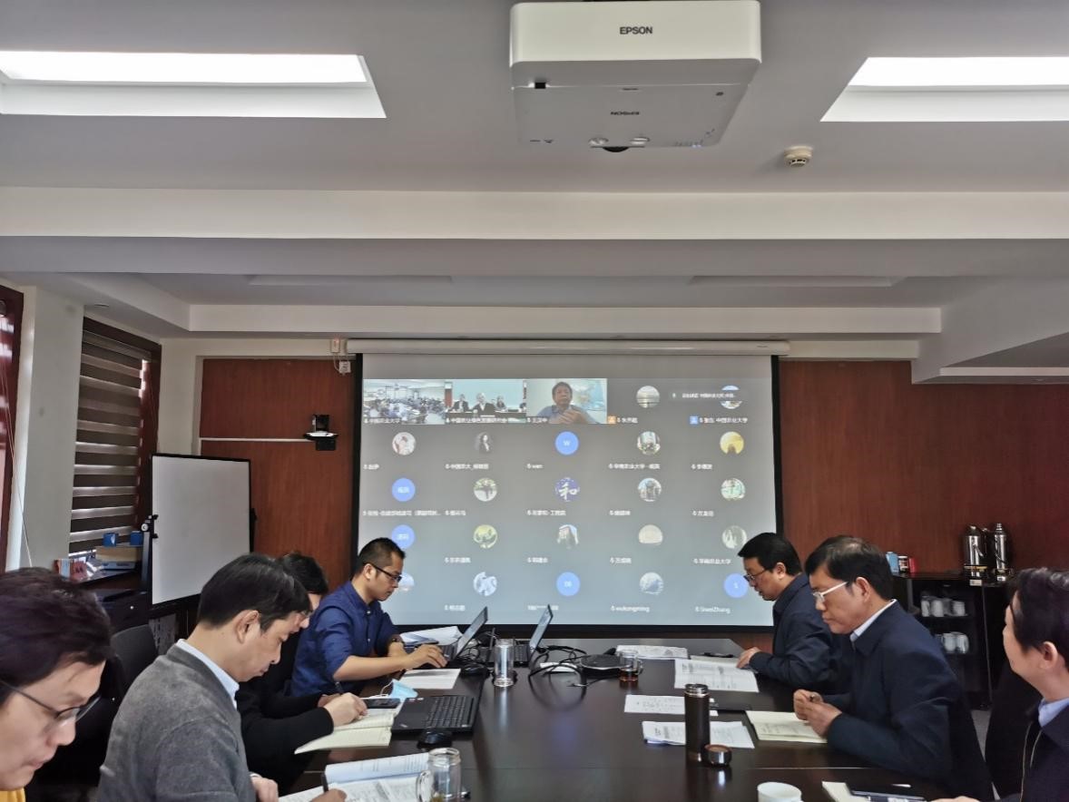 中國工程科技論壇“農(nóng)業(yè)‘卡脖子’關(guān)鍵技術(shù)及突破途徑”在北京召開.jpg