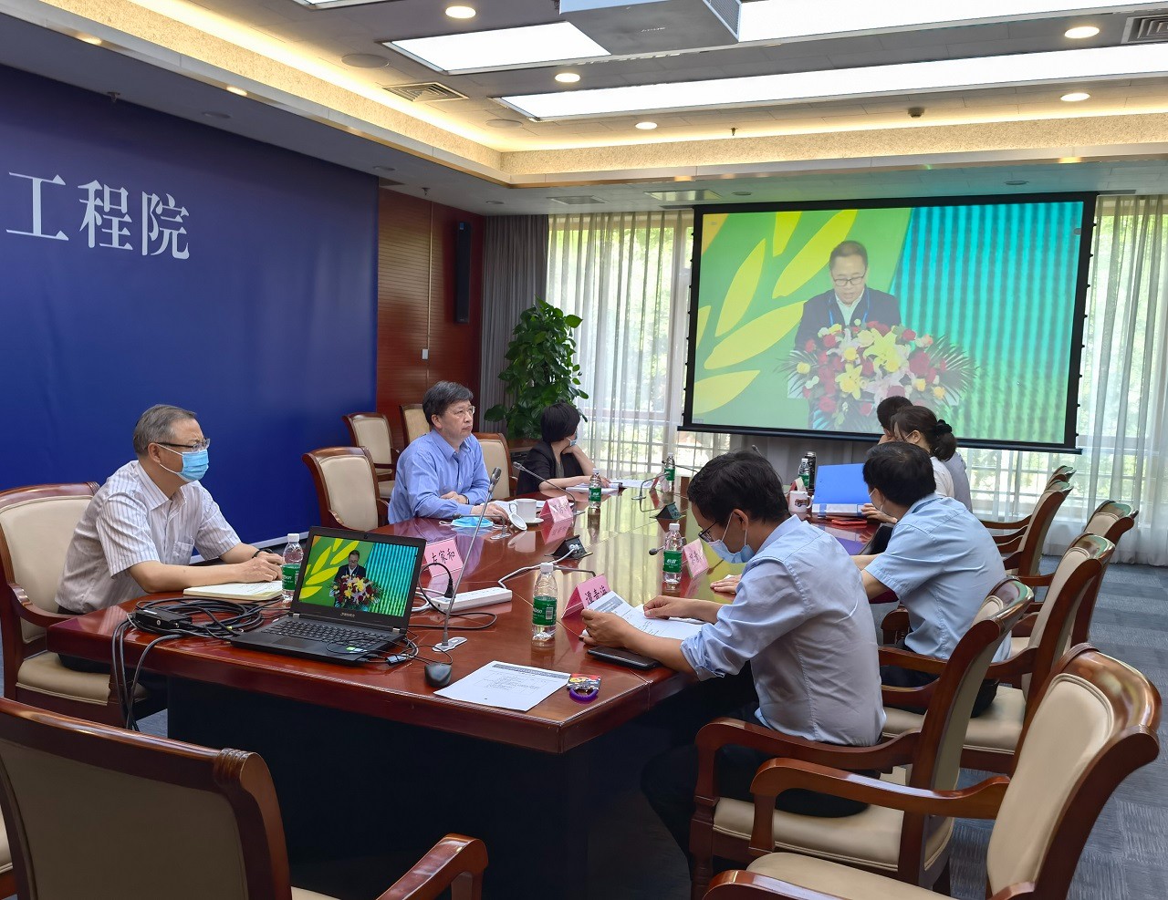 弘揚袁隆平科技創(chuàng)新精神高峰論壇在長沙舉行.jpg