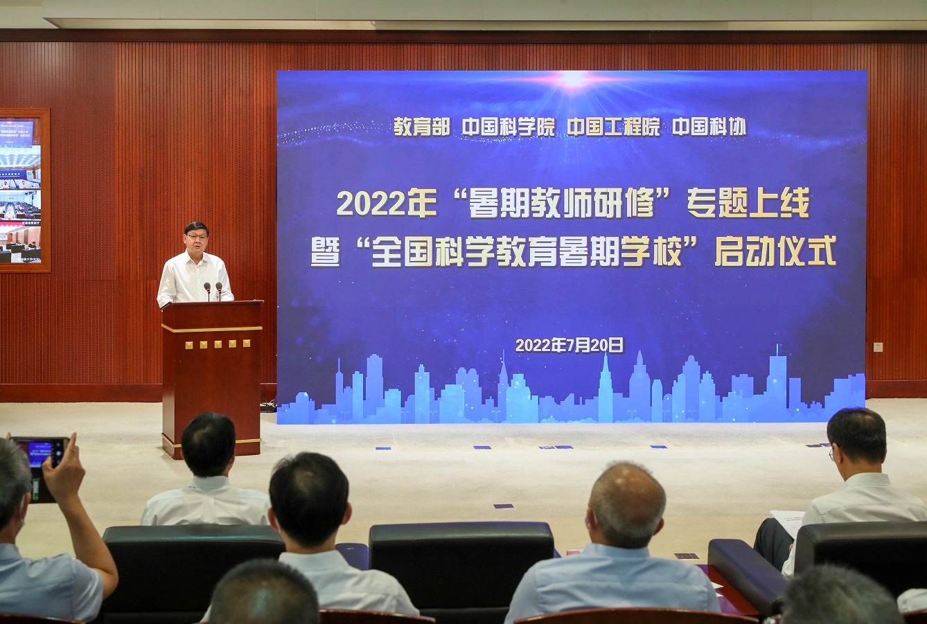 李院長照片1.jpg