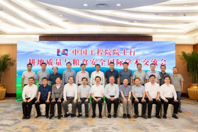 “中國楊凌耕地保護(hù)與質(zhì)量提升”院士行在陜西成功舉行1.jpg