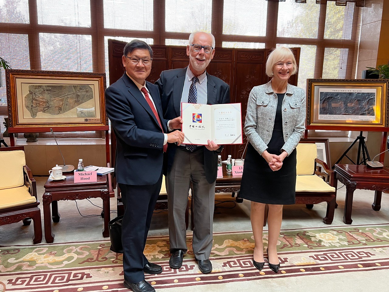李曉紅院長會見澳大利亞昆士蘭大學校長德柏拉·特蕾教授