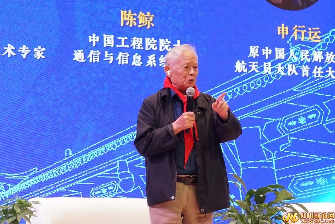 院士學生面對面 校園變成大型追“星”現(xiàn)場