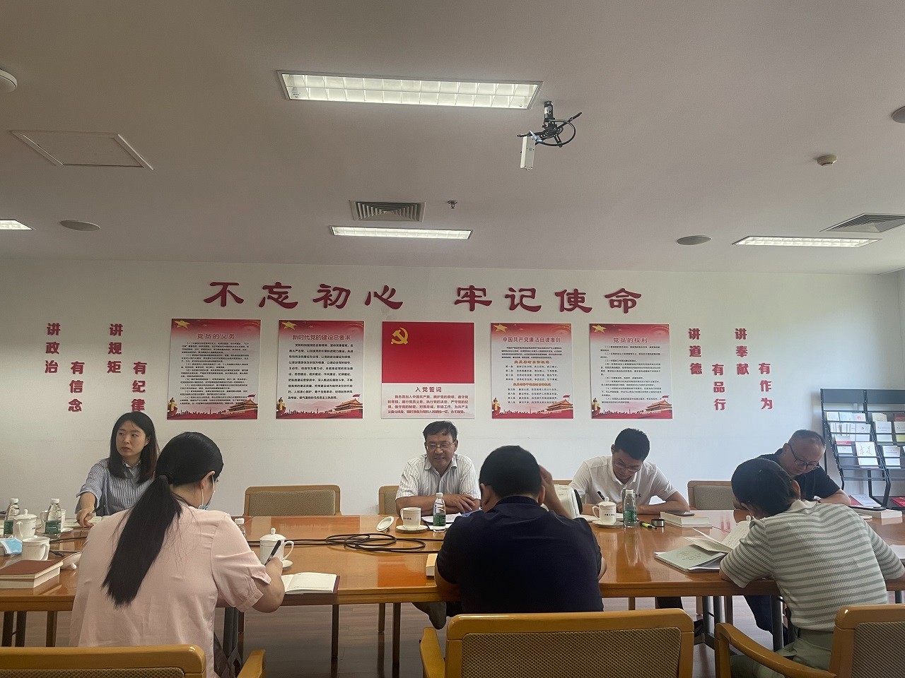 機(jī)關(guān)青年工作小組舉辦“青年話清廉”