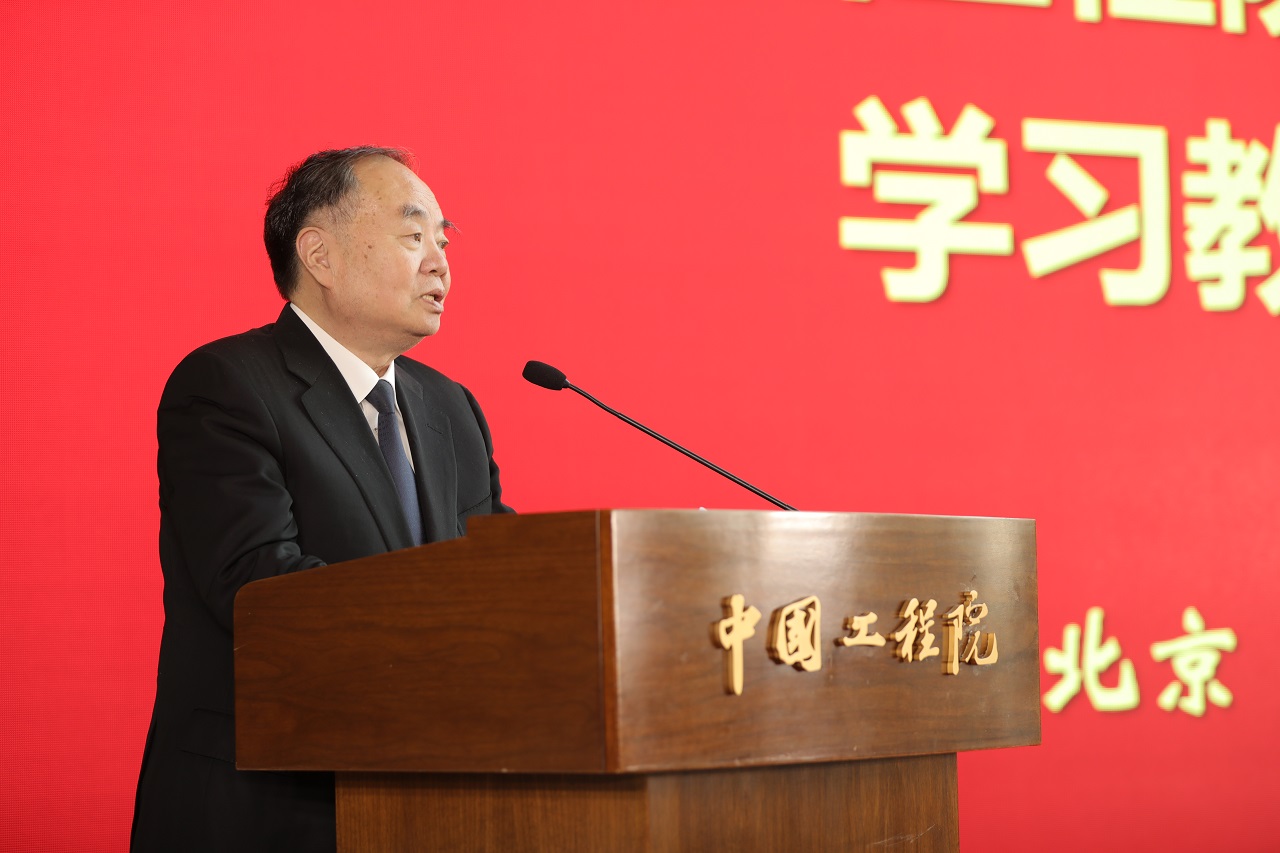 中國工程院舉行2023年當選院士學習教育暨頒證儀式，另外加兩張照片