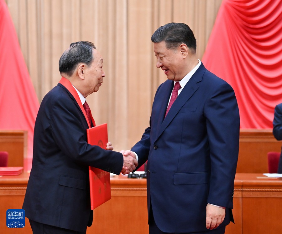 全國科技大會 國家科學(xué)技術(shù)獎勵大會 兩院院士大會在京召開 習(xí)近平為國家最高科學(xué)技術(shù)獎獲得者等頒獎并發(fā)表重要講話
