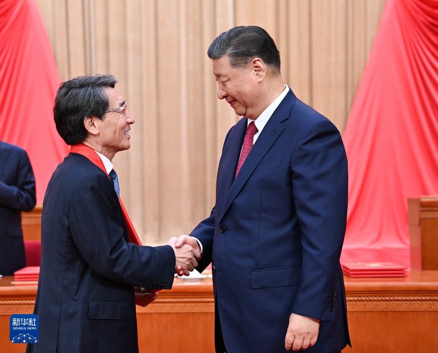 全國科技大會 國家科學(xué)技術(shù)獎勵大會 兩院院士大會在京召開 習(xí)近平為國家最高科學(xué)技術(shù)獎獲得者等頒獎并發(fā)表重要講話