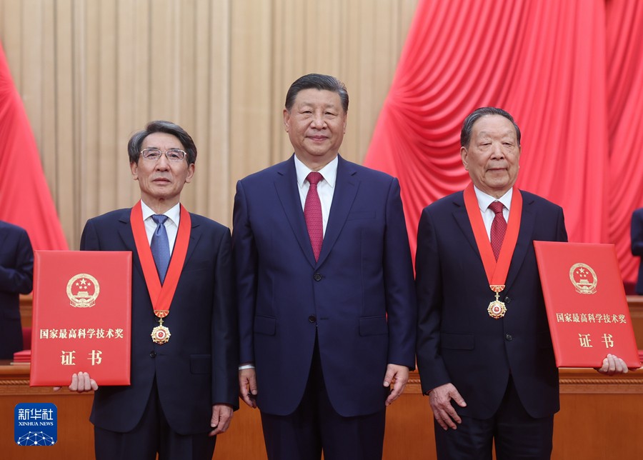 全國科技大會 國家科學(xué)技術(shù)獎勵大會 兩院院士大會在京召開 習(xí)近平為國家最高科學(xué)技術(shù)獎獲得者等頒獎并發(fā)表重要講話