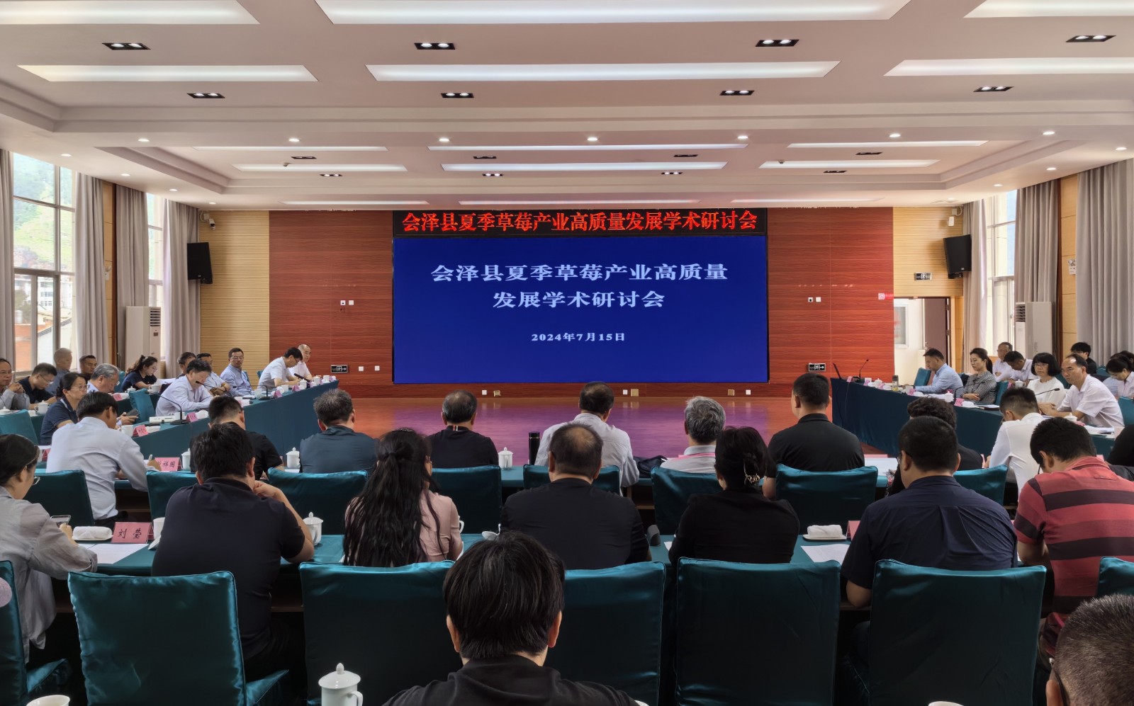 中國工程院調(diào)研組赴會(huì)澤縣調(diào)研定點(diǎn)幫扶工作