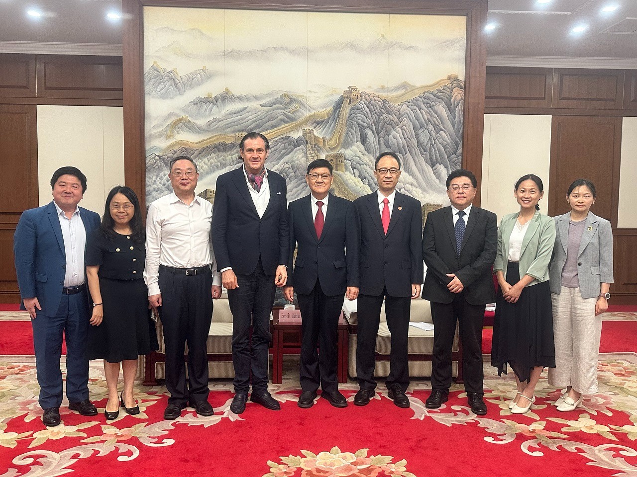 李曉紅會見瑞士工程院院長貝努爾·杜比
