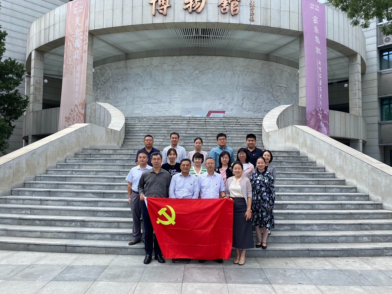中國工程院機(jī)關(guān)組織黨員干部參觀中國人民大學(xué)家書博物館