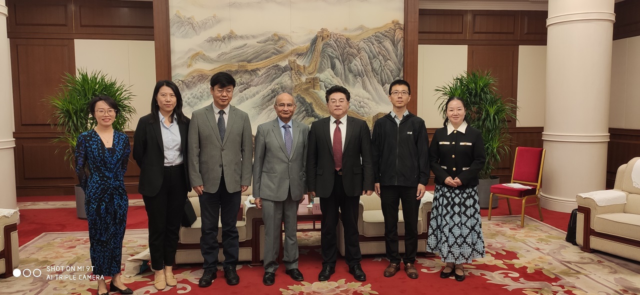 電氣與電子工程師學(xué)會氣候變化委員會主席塔里克·杜拉尼教授來訪我院