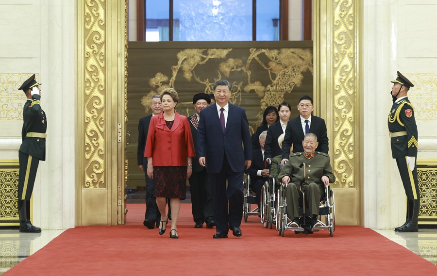 中華人民共和國國家勛章和國家榮譽稱號頒授儀式在京隆重舉行 習(xí)近平向國家勛章和國家榮譽稱號獲得者頒授勛章獎?wù)虏l(fā)表重要講話