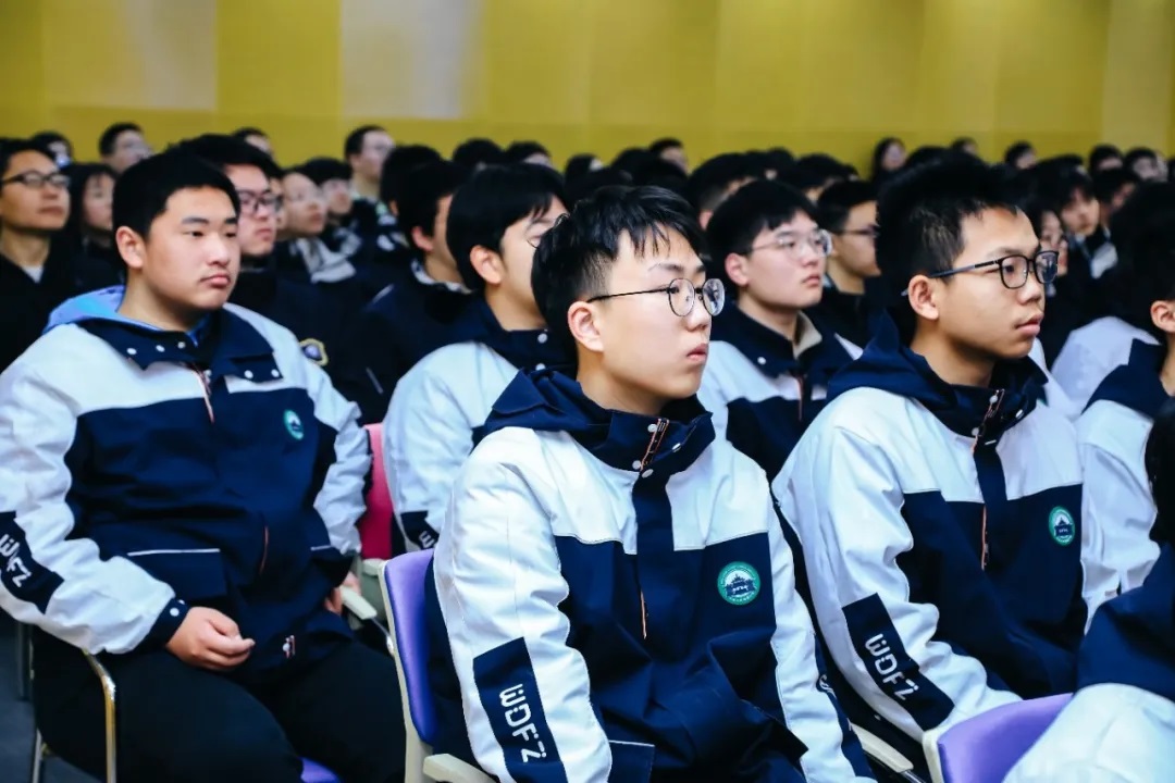 李德仁院士寄語：“從小立大志，長大做棟梁”！