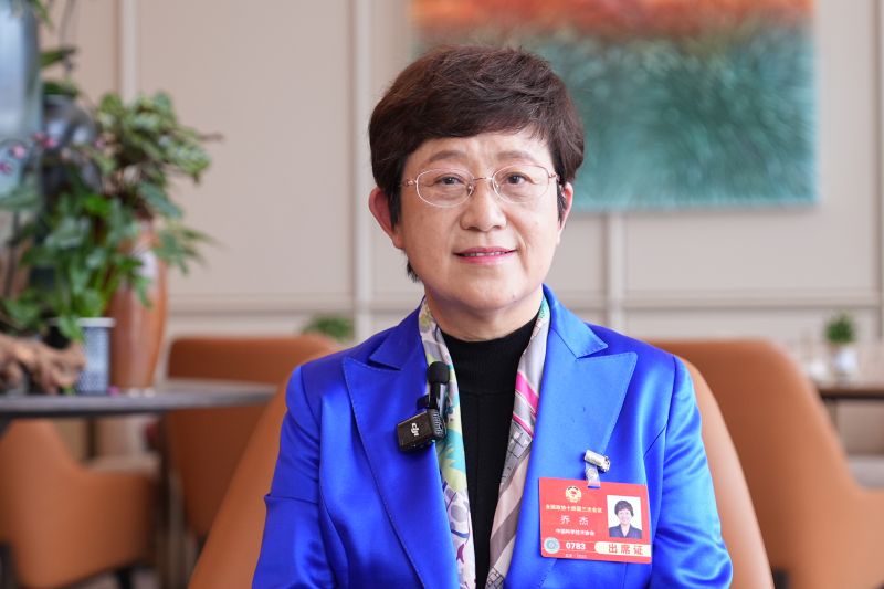 喬杰委員：做好醫(yī)學(xué)頂層設(shè)計(jì)，推動(dòng)跨學(xué)科協(xié)作