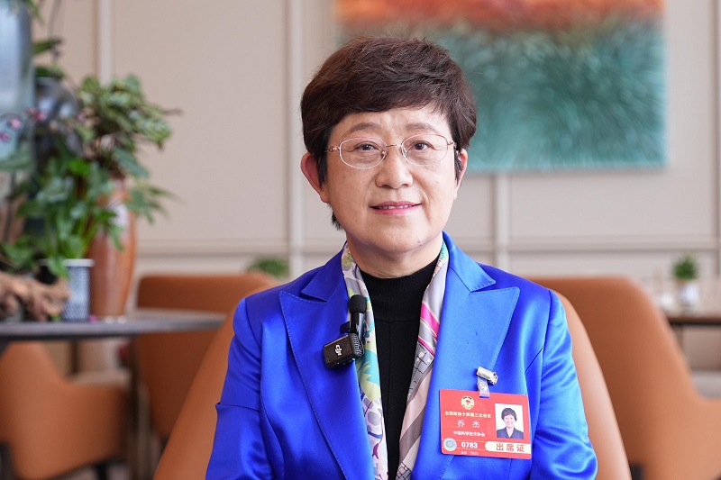 喬杰委員：營造生育友好環(huán)境，需要社會(huì)各界共同努力